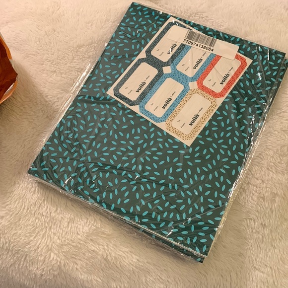 Free with purchase. Wrapping paper - Picture 2 of 5